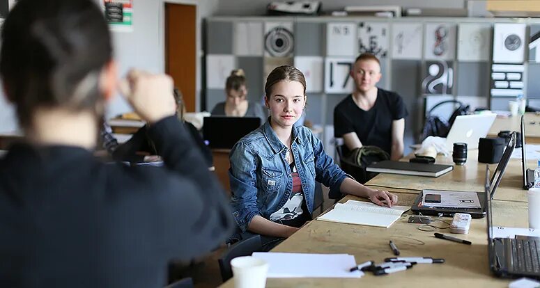 Графический дизайнер колледж. Колледж дизайна. Дизайнерский институт в Москве после 9 класса. Колледжи Москвы после 9 класса на веб дизайнера. Колледж дизайна после 11 класса