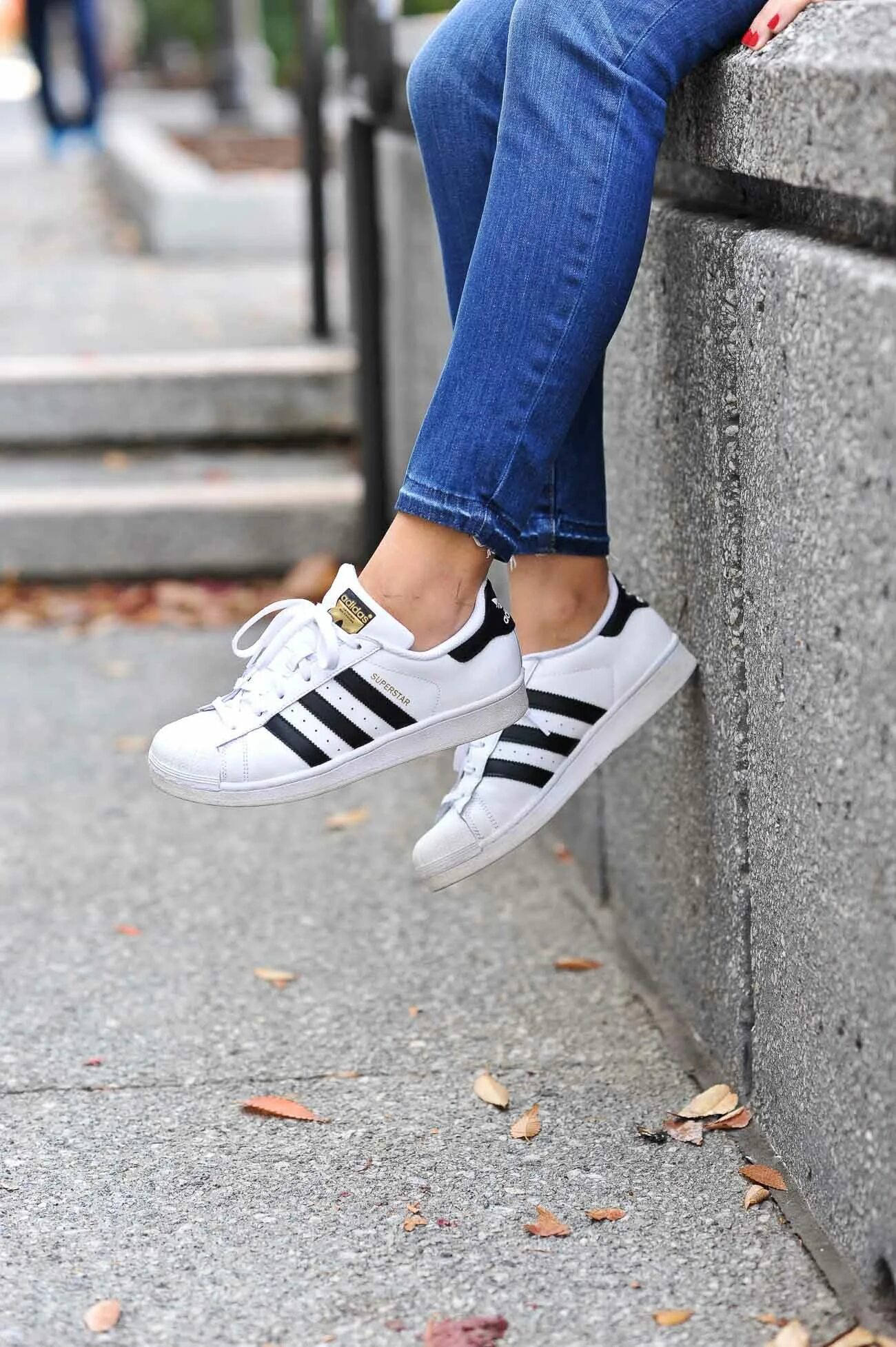 Adidas кеды Superstar. Adidas Superstar Levis. Adidas Gazelle man Street Style. Adidas breaknet аутфит. Кроссовки под адидас