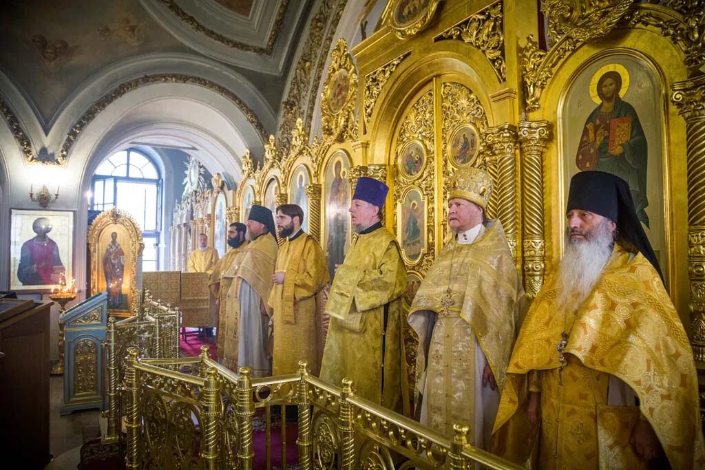 храм святых апостолов петра на новой басманной. храм петра и павла на новой басманной духовенство. иконостас в петра и павла в москве. храм на новой басманной расписание. церковь петра и павла на новой басманной внутри.