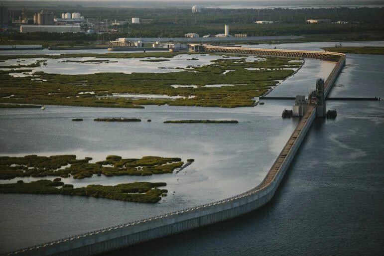 Новый Орлеан дамба. Новый Орлеан плотина. Levee New Orleans. Новая дамба в новом Орлеане. Река с нантом и орлеаном