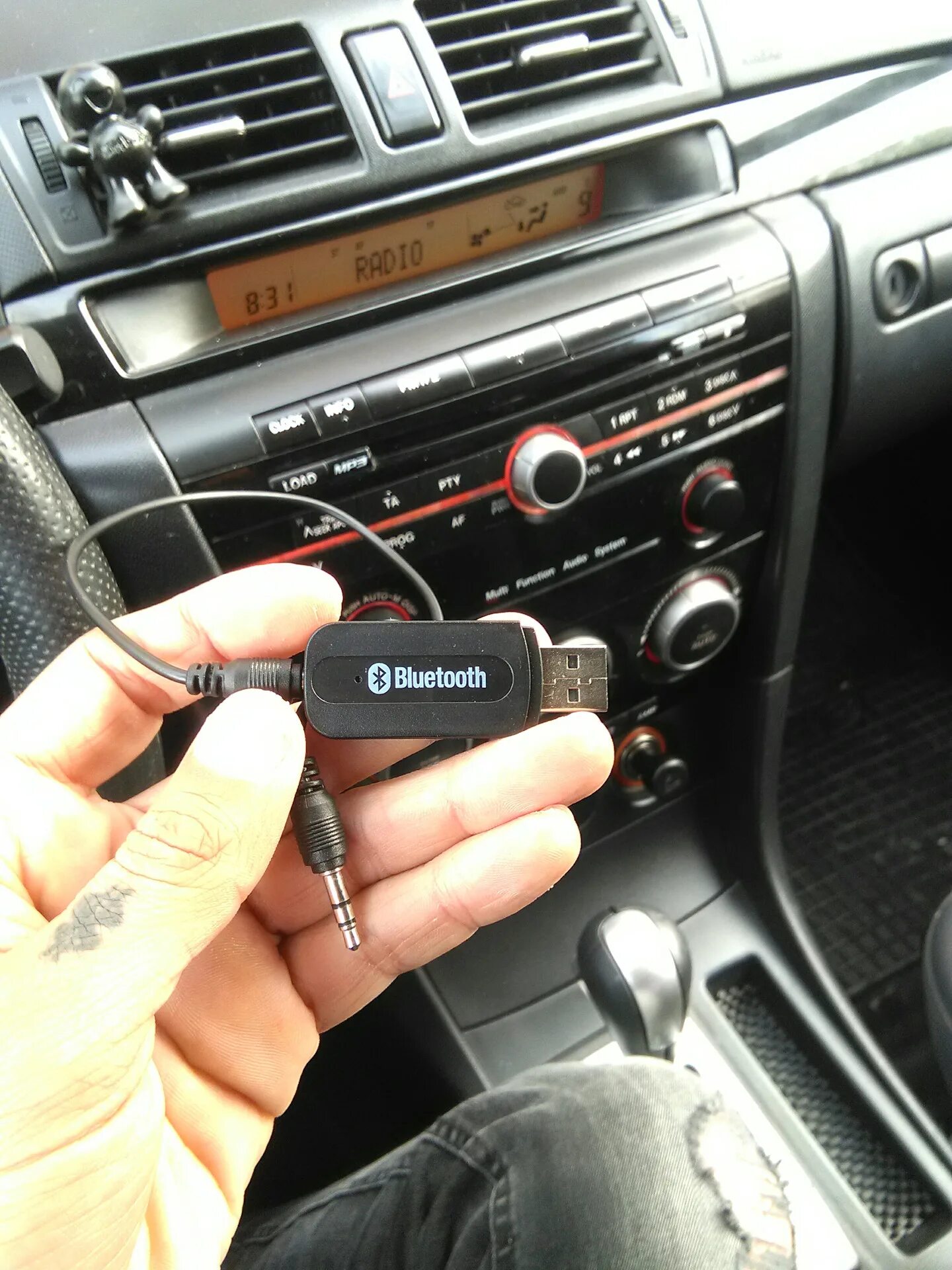 Как слушать через блютуз в машине. Блютуз адаптер Мазда 3 BK. Bluetooth aux Mazda 3 BK. Мазда 3 2004 год блютуз. Мазда 3 БК блютуз в штатную магнитолу.