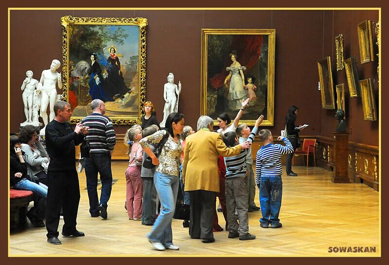 гтг третьяковская галерея. посетитель музея. музей москвы. человек посещающий музей. посещать музеи.