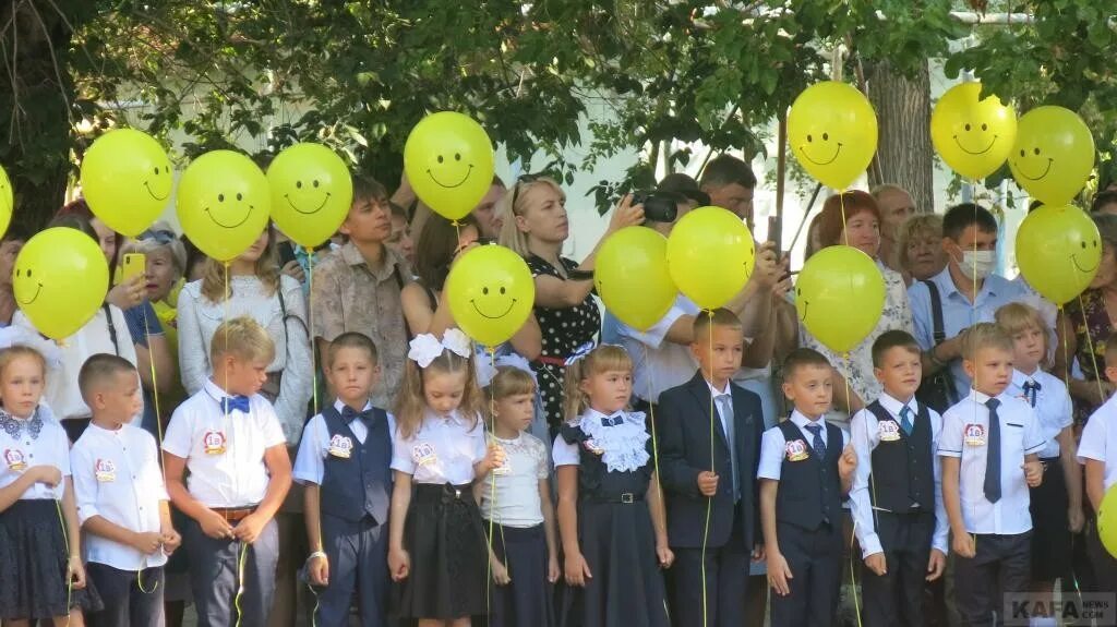 Электронный 2 школа феодосия. Школа 2 Феодосия. 1 Сентября школа 2 Феодосия. Школа 10 Феодосия. Школа 4 Феодосия.