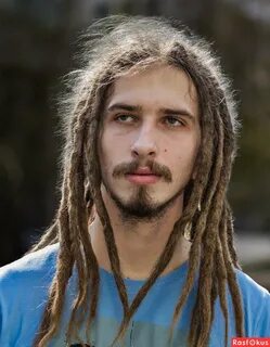 Чувак с дредами