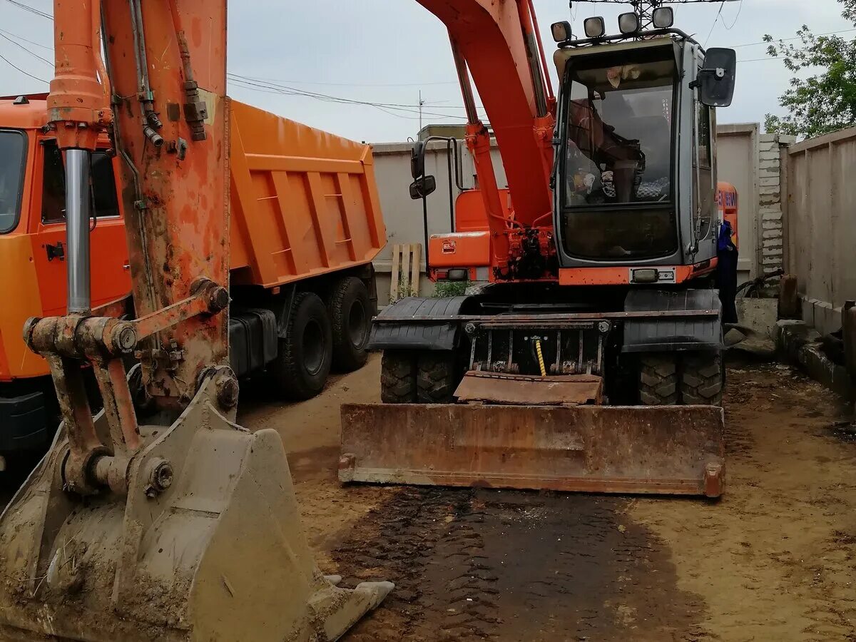 Экскаватор фиат. Fiat Hitachi ex165w. Экскаватор колесный Хитачи 2000. Экскаватор ex165w. Fiat-Hitachi w130.