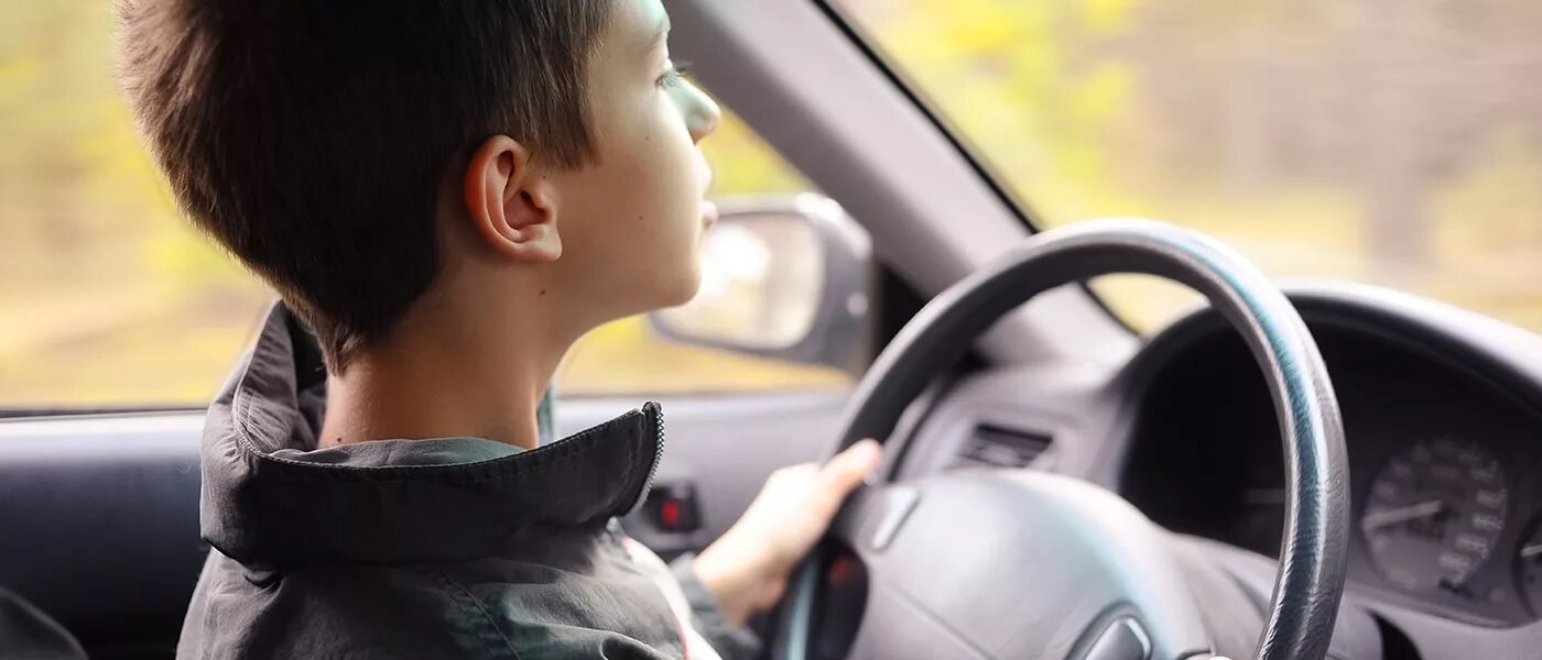 He doesn t driving. Подросток за рулем. Несовершеннолетний за рулем. Drive a car Kid. Подросток за рулем презентация.