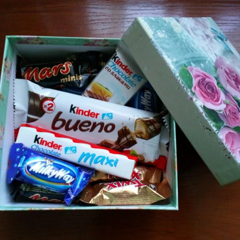 Маленькие боксы со сладостями. Шоколад в подарок. Хонмей шоколад. Коробки шоколадных конфет. Коробка с вкусняшками на день.