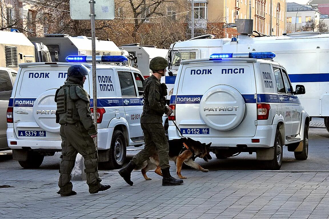 Заминировали машину с детьми. Заминировали машину с детьми. Машина минирования. Заминировали машину около школы ставрополь 30. Полицейский урал.