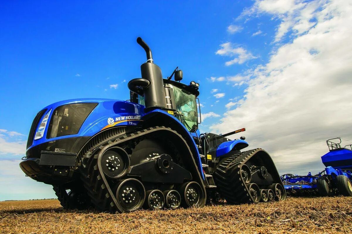 Включи новые тракторы. Трактор Нью Холланд т 9 700. Трактор New Holland т9. Трактор New Holland t9040. Трактор Нью Холланд 4-гусеничный.