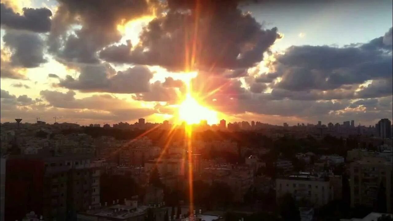 Может ли солнце вспыхнуть как новая. Восход солнца Тель-Авив. Тель Авив Восход солнца панорама.