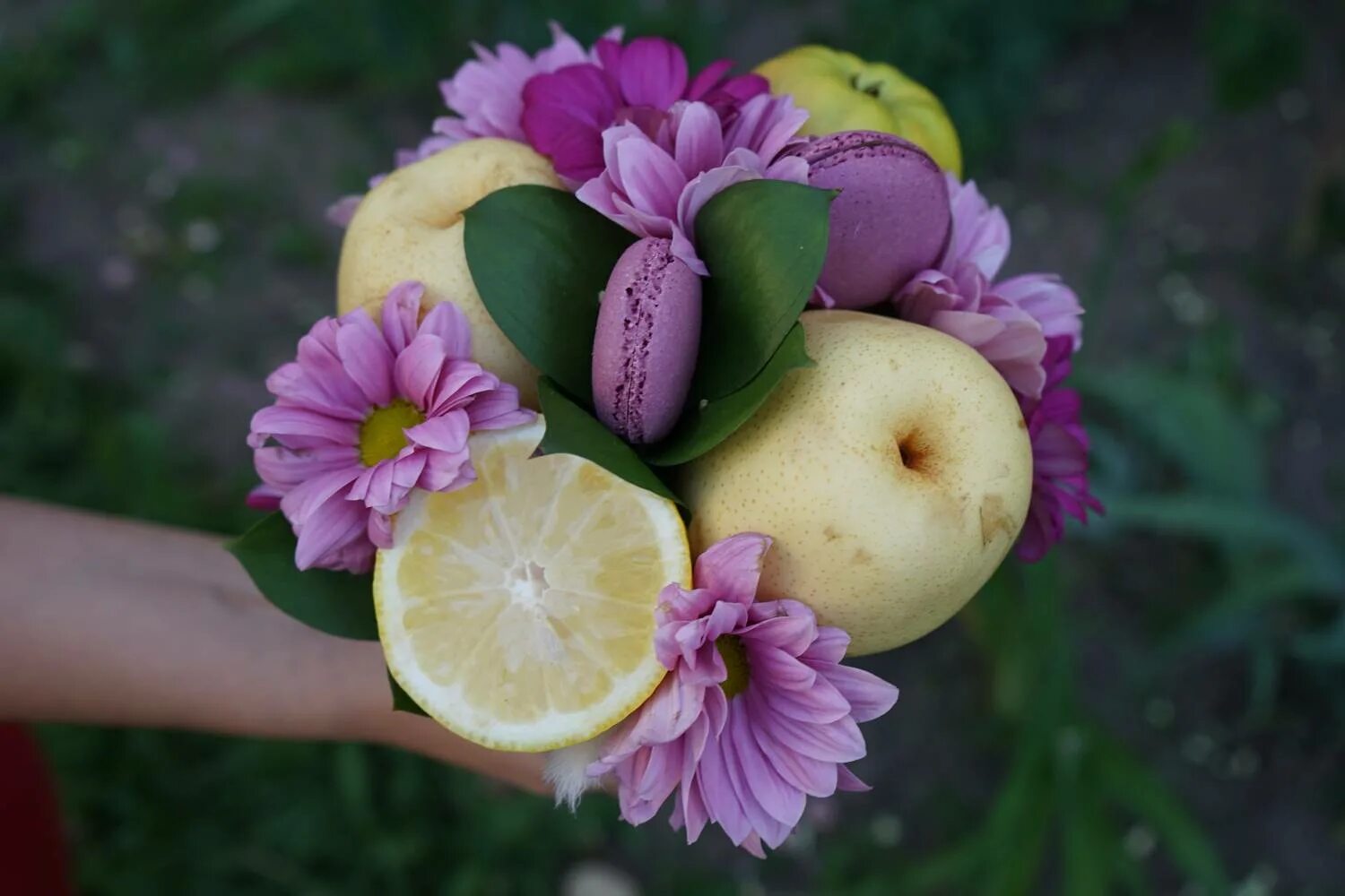 Миниатюра из полимерной глины. Маленькое съедобное. Маленькое съедобное. Мини осьминоги. Закуски в виде сердечек.