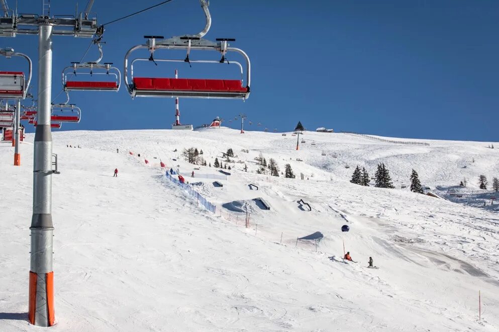 Первые горнолыжные курорты. Ябули горнолыжный курорт. Маерхофен 2015 горнолыжный курорт. Лыжные курорты в Дании.