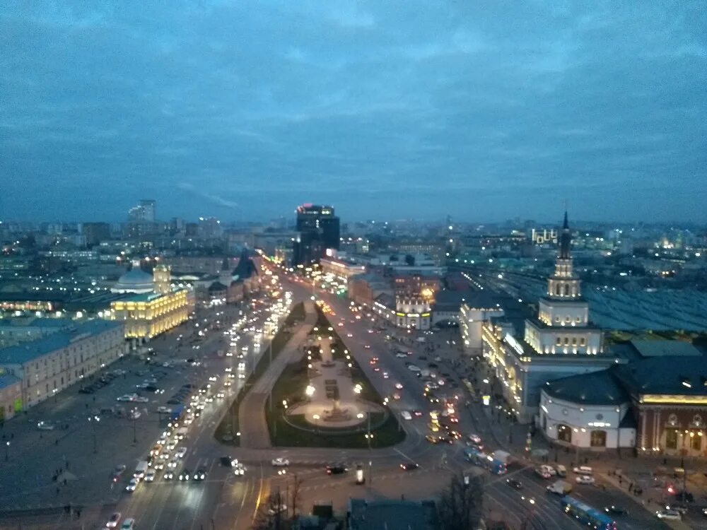 Площадь 3 вокзалов. Район 3 вокзалов в Москве. Площадь вокзалов в Москве. Каринка площадь 3 вокзала Москва. Московские 3 вокзала