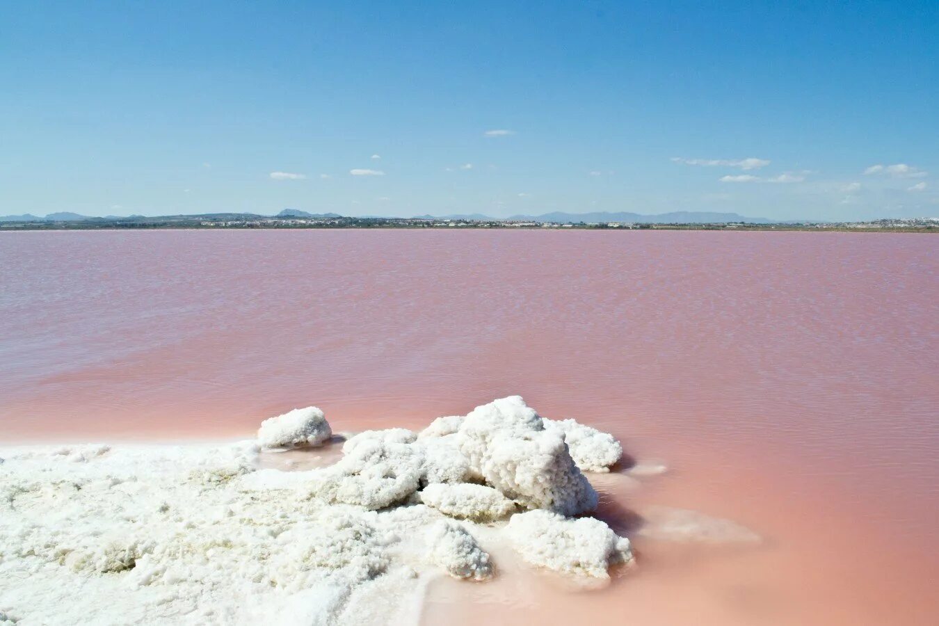 Розовый азербайджан. Озеро Масазыр Азербайджан. Соленому озеру Масазыр. Баку соленое озеро Масазыр. Розовое озеро масазыргёль в Баку.