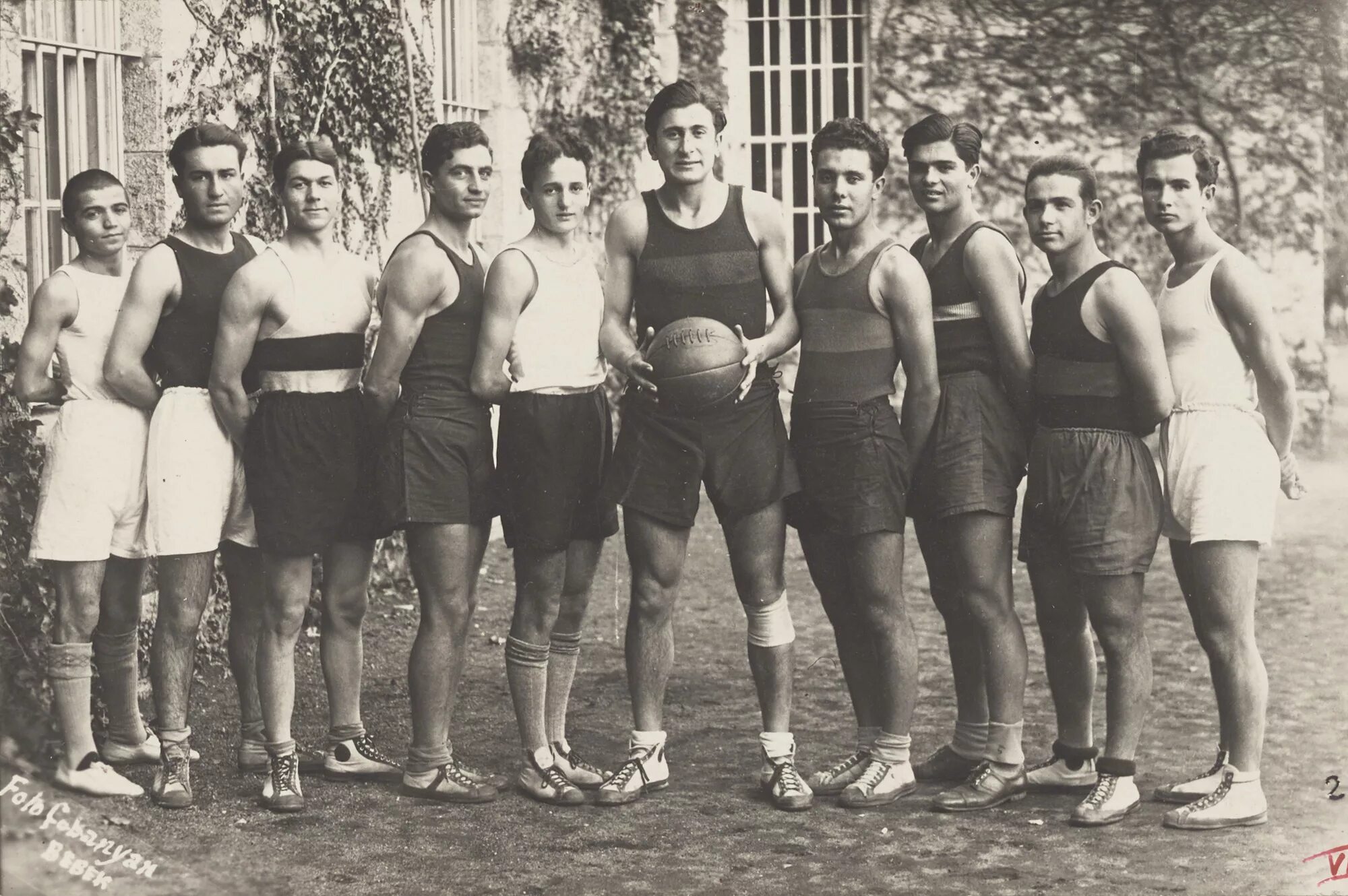 легкая атлетика 20 век. динамо москва хоккей с мячом ссср. ксавьер торп. валерий брумель прыжки в высоту. советские волейболисты.