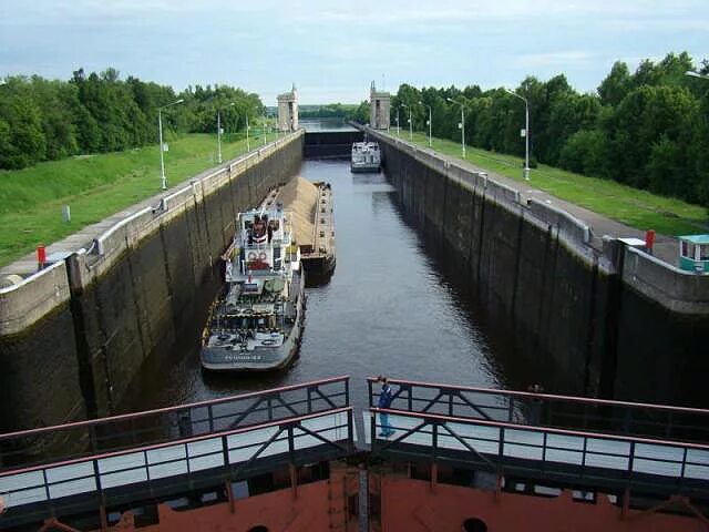 Зачем шлюз. Шлюз 6 Икша. Шлюз 6 Икша пешеходный мост. Новосибирск ГЭС шлюзы. Шлюз номер 6 Икша.