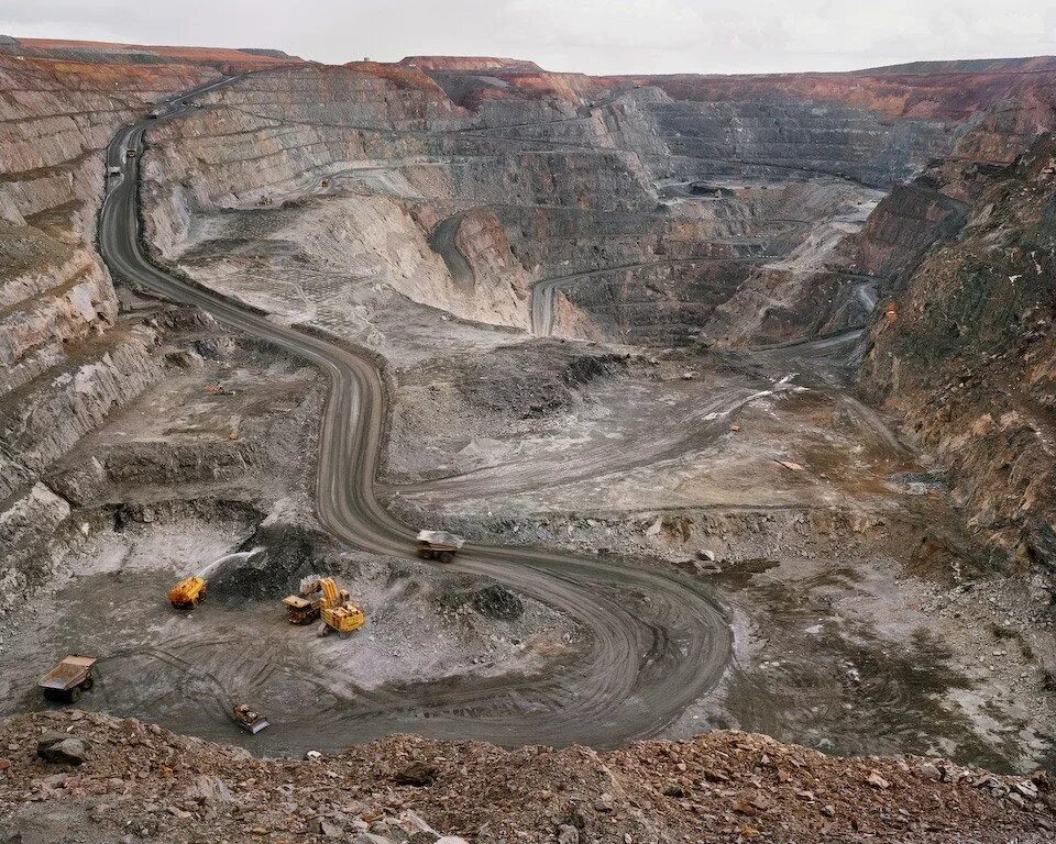 добыча горных пород. горнодобывающая промышленность юта 1930е. горнодобывающая промышленность мексики. красивый карьер. удокан медь добыча.