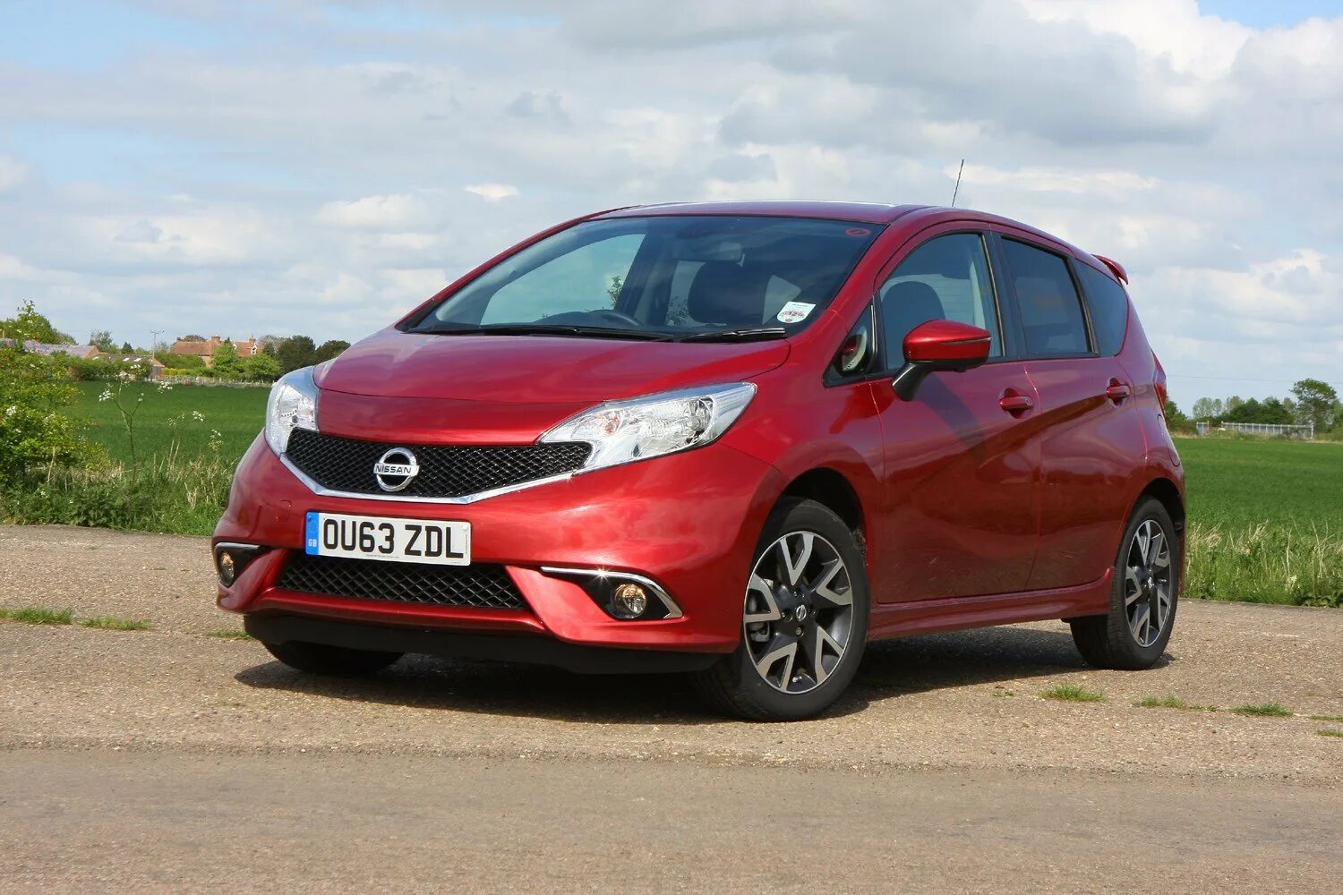 5. Versa note. Nissan note nismo 2013. Nissan note видео. Nissan note e11.