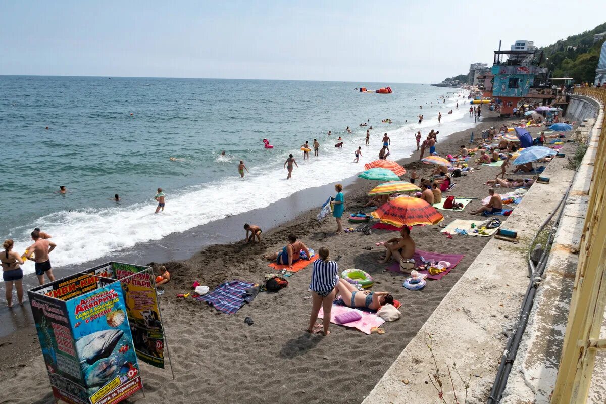 Алушта берег набережная. Алушта пляжи отзывы. Пляж уоц жемчужина алушта. Санаторий алушта пляж. Алушта пляжи отзывы.