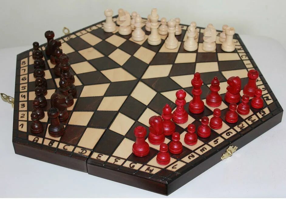 шахматы стартрек. шахматы на 3 игрока. шахматы для трех игроков. шахматы для трех игроков. шахматы на троих доска.