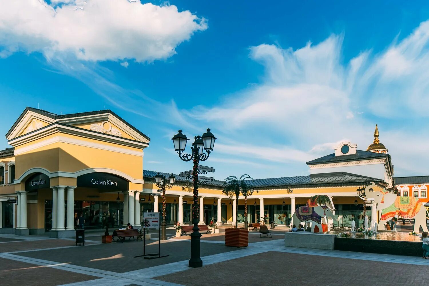 Outlet белая. Аутлет Виладж Котельники. Outlet Village белая дача, Котельники. Аутлет белая дача Люберцы. Мега белая дача аутлет Виладж.