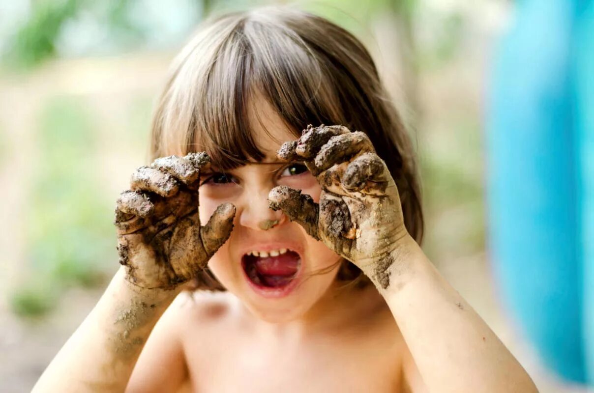 К чему снится грязный ребенок. Тереть глаза грязными руками. Ребенок ест грязными руками.