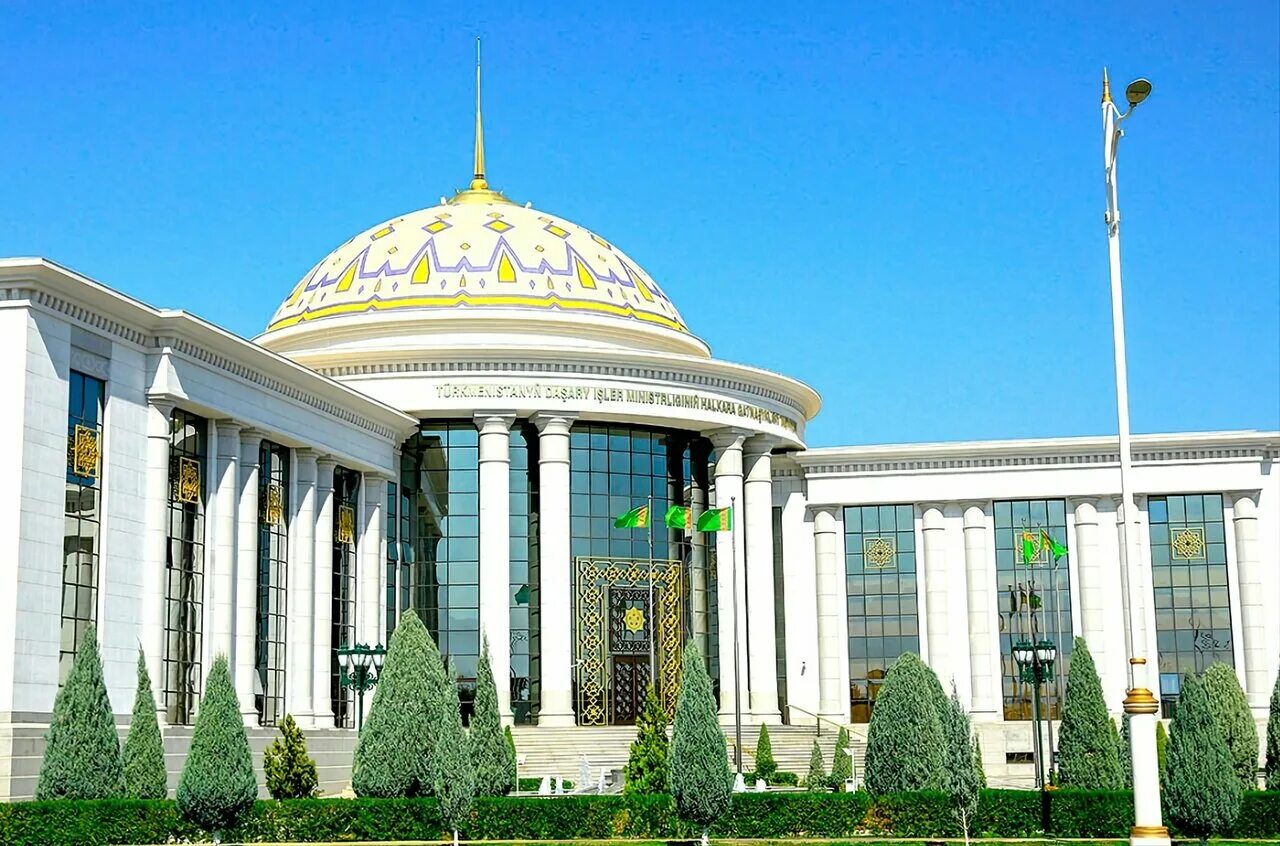 Институт международных отношений мид туркменистана. Туркменский государственный архитектурно-строительный институт. Ашхабад институт магтымгулы. Туркменистан бгу. Туркменистан институт международных отношений.