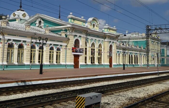 Станция Иркутск пассажирский. Вокзал Иркутск-пассажирский. Ж/Д вокзал Иркутск. ЖД вокзал Иркутск пассажирский. Доехать до жд вокзала иркутск