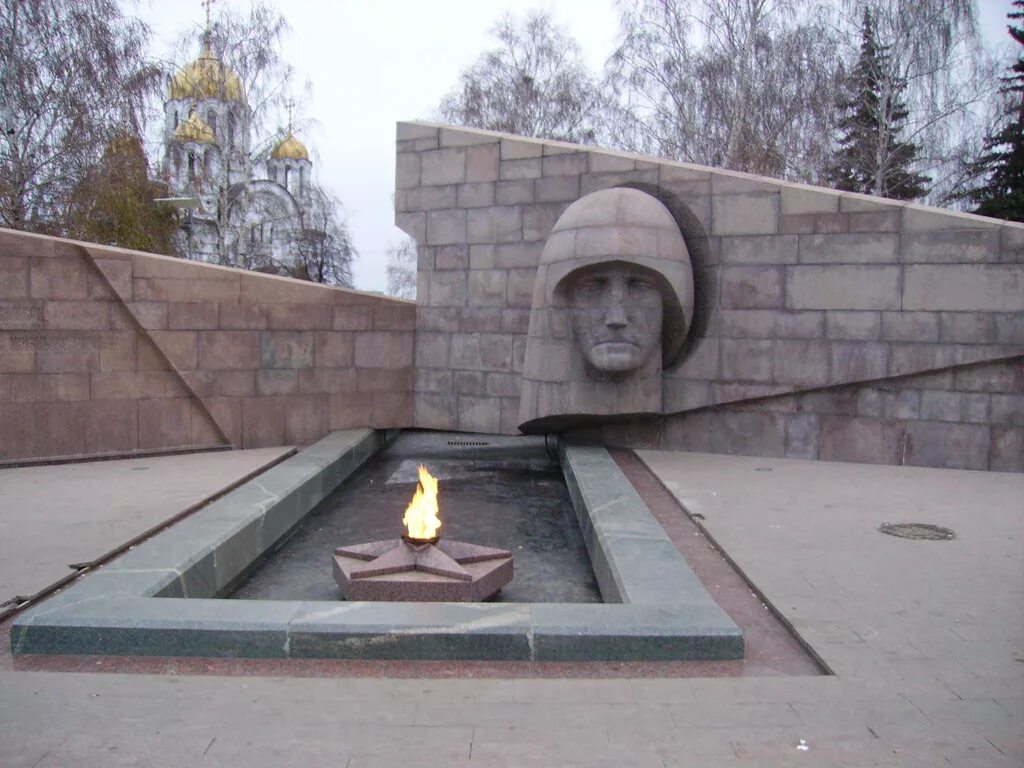 вечный огонь самара. вечный огонь самара. мемориальный комплекс «площадь славы» («вечный огонь»). вечный огонь на самарской площади. возложение цветов к вечному огню на 9 мая.