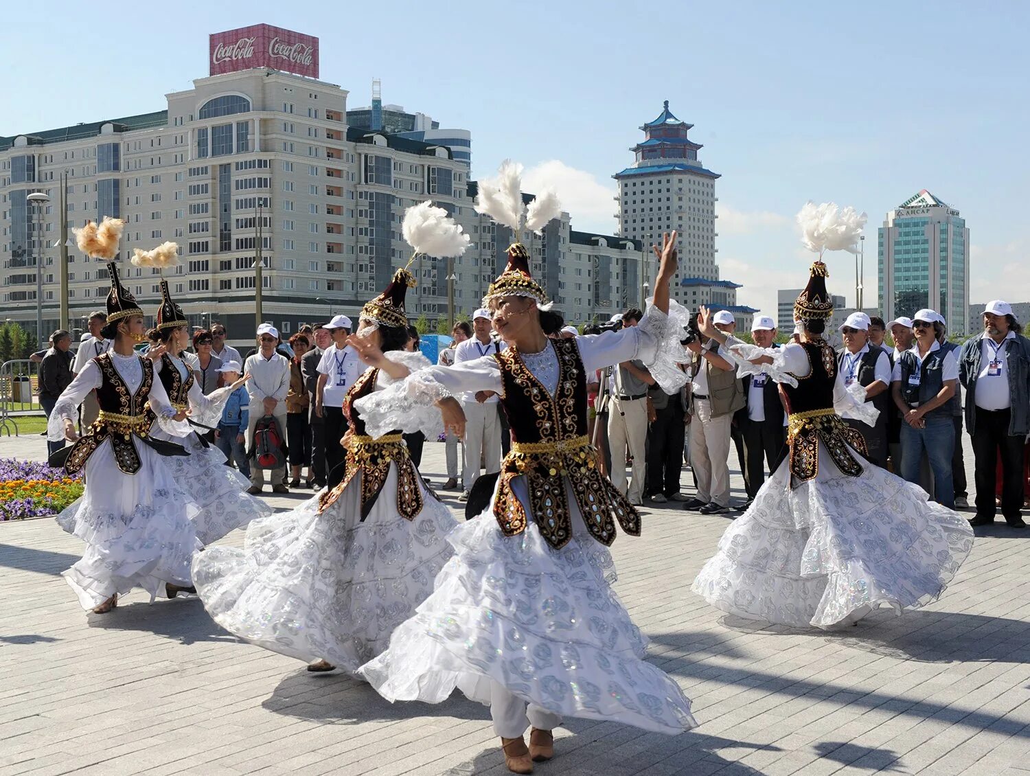 Картинка праздник казахстана. Наурыз мейрамы в Казахстане. Наурыз мейрамы праздник в Казахстане. С праздником Наурыз мейрамы. Наурыз у казахов.