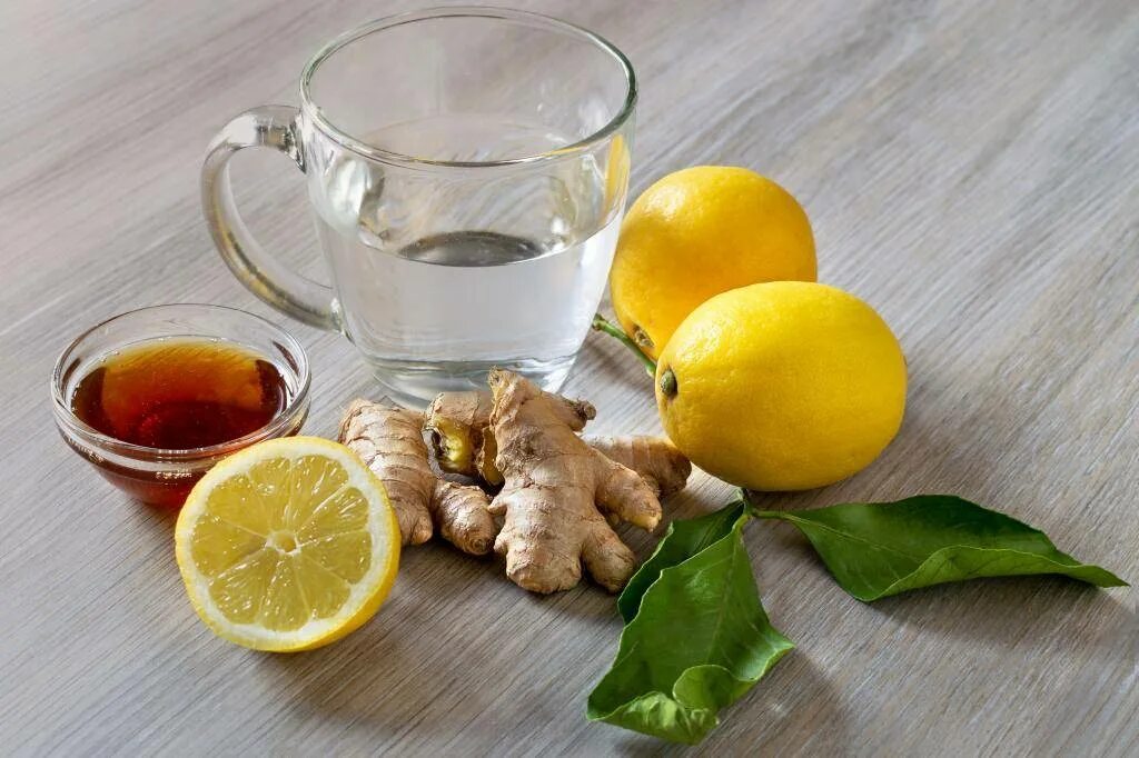 Выпить чаю лимоном. Имбирный чай. Чай с имбирем. Чай с лимоном и имбирем. Чай с лимоном.