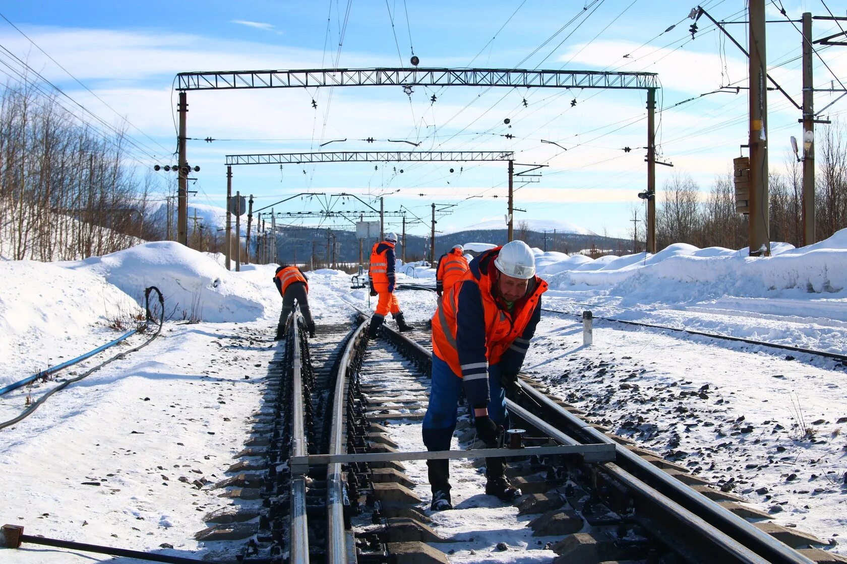 Уровень железной дороги. Инфраструктура ЖД путей. Реконструкция ЖД пути. Инфраструктура РЖД. Бригадир Путеец.