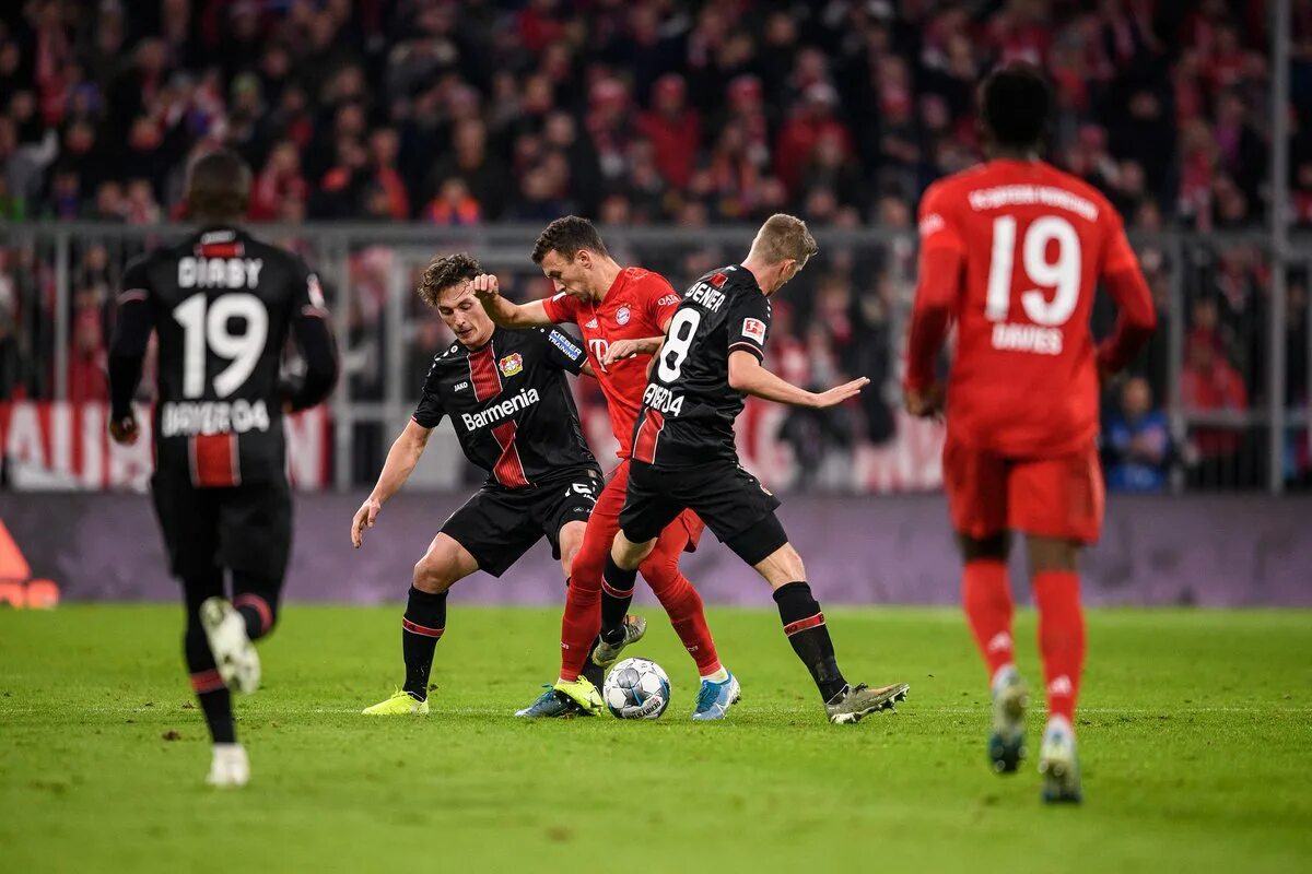 Бавария мюнхен. Чемпионат германии. Матч бавария байер. Состав баварии 2007. Бавария с 57.