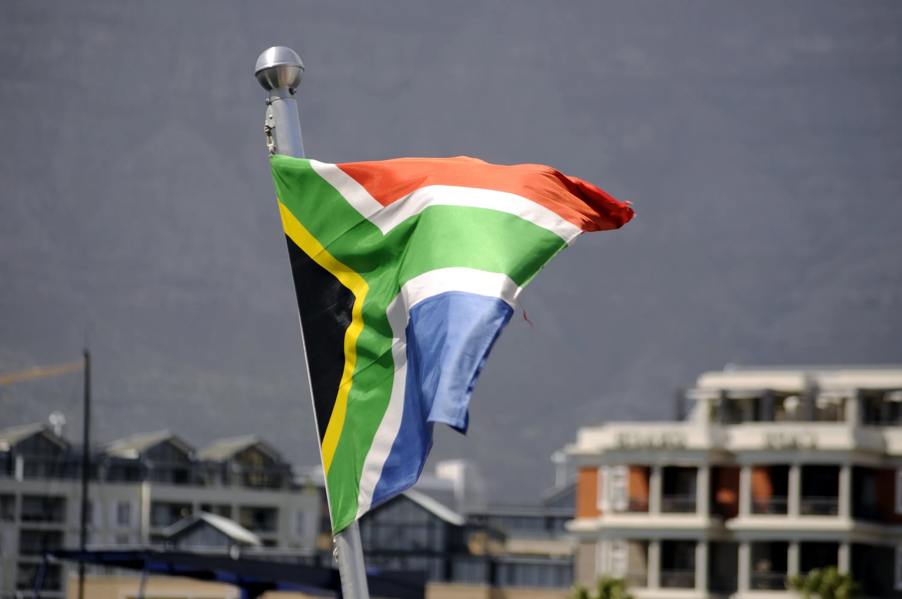 Флагшток на здание. Флагшток американский. Флаг на здании. Build flags. Сидней с флагом австралии.