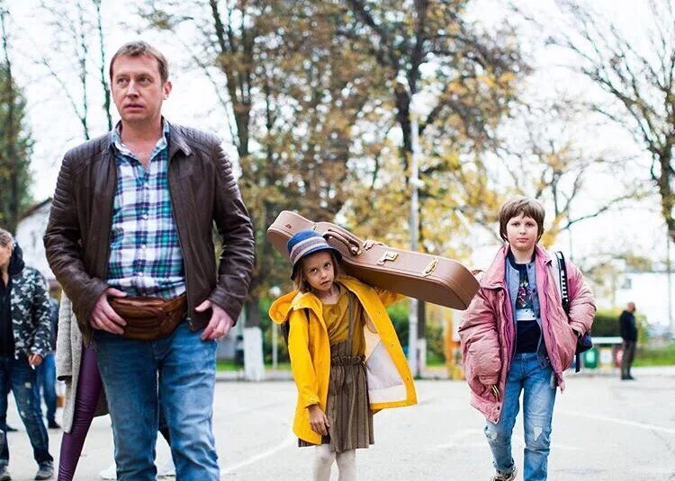 Погнали. Погнали сериал 2019–2020. Погнали сериал плакат. Сергей епишев погнали сериал. Александра киселева из сериала погнали.