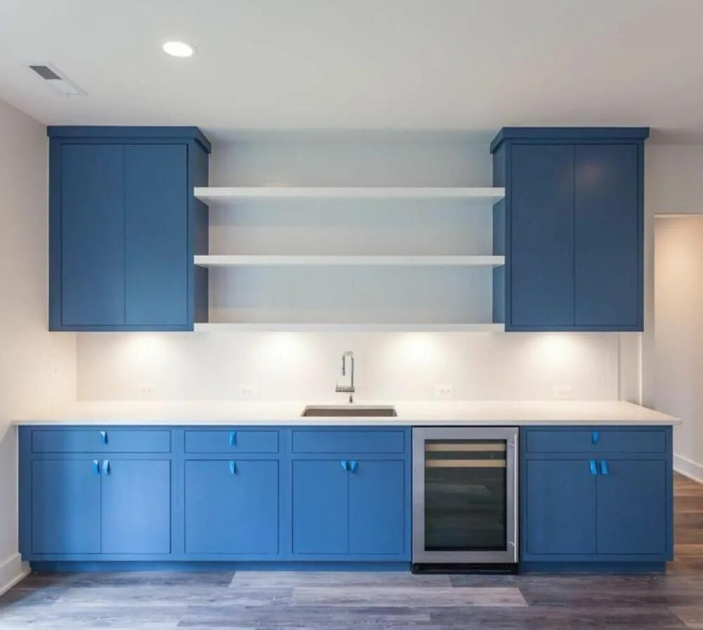 бело синяя кухня. темно голубая кухня. синяя кухня с деревянной столешницей икеа. синие кухни. синие кухни.