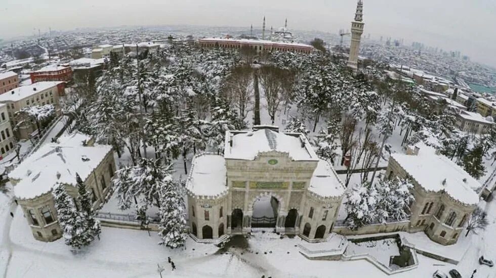 Стамбул погода в марте 2024 года. Храм зимой фото. Храм в декабре фото. В Стамбуле снег? 08.02.2023. Стамбул погода.