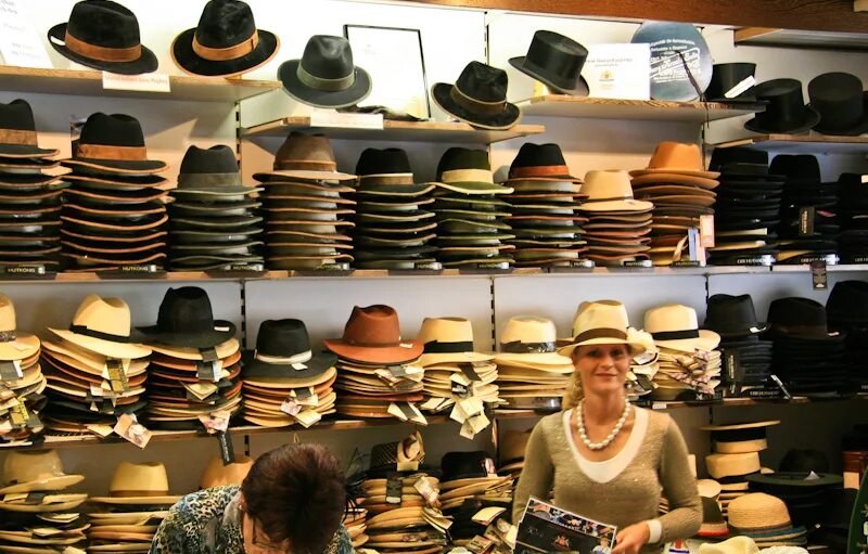 Hat shop. Шляпный магазин. Витрина магазина шляп. Витрина магазина головных уборов. Шляпная Лавка.