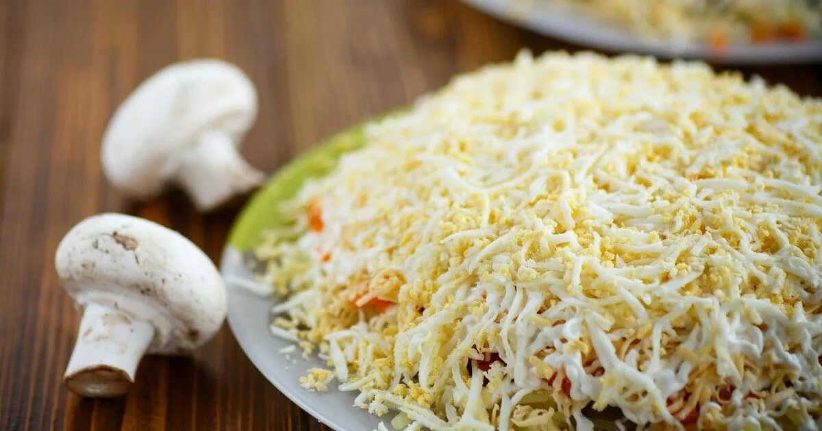 Морковка шампиньоны курица салат. Морковка шампиньоны курица салат. Морковка шампиньоны курица салат. Салат с морковкой и грибами. Морковка шампиньоны курица салат.