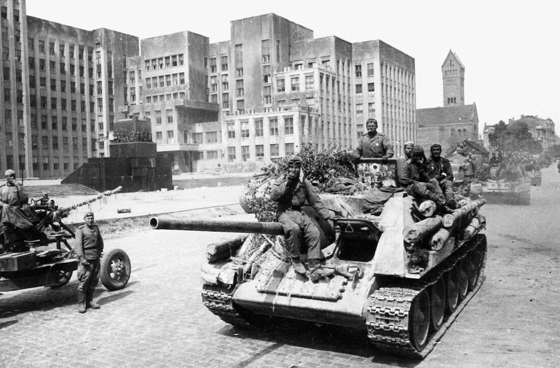 3 июля 1944 г. Освобождение Минска 3 июля 1944. ВОВ 1944 освобождение Минск. Белоруссия 1944 Багратион. Советские танки в Минске 3 июля 1944 г.