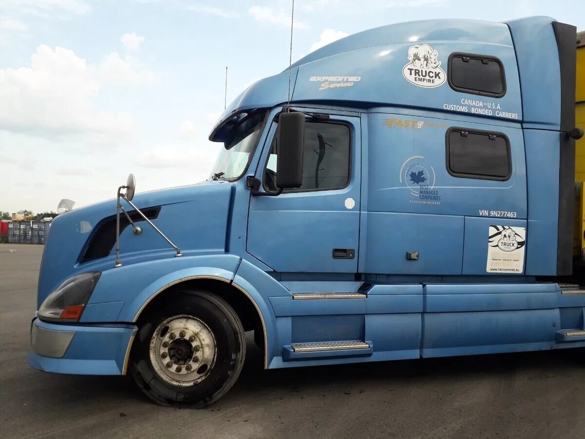 Купить вольво внл бу. Volvo VNL 1997. Volvo VNL Blue. Moose Bumper Volvo VNL. Вольво VNL 2008.