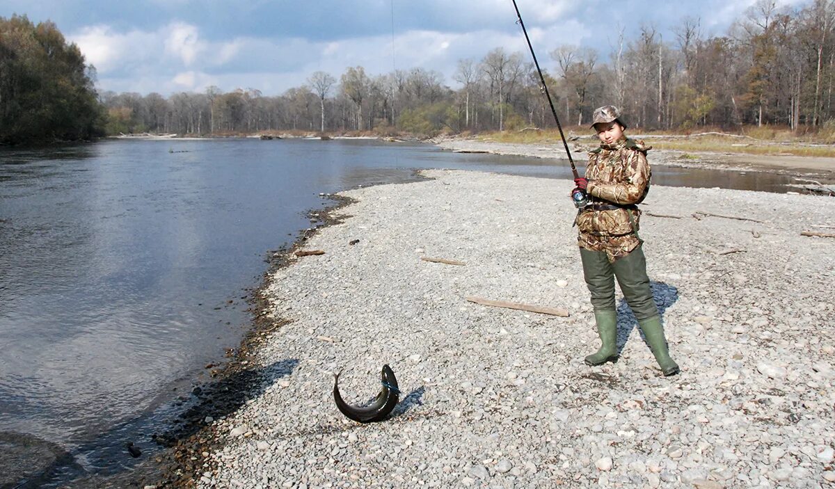 Река анюй хабаровский край. Ловить р. Девочки на рыбалке. Ловить р. Ловить р.
