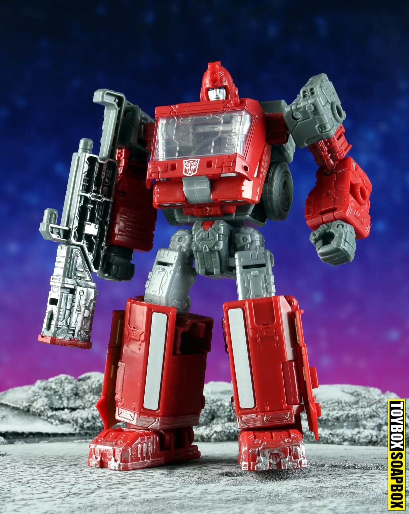 Transformers siege. Transformers Hasbro Айронхайд. Трансформеры Siege Ironhide. Transformers Generations Ironhide Toy.