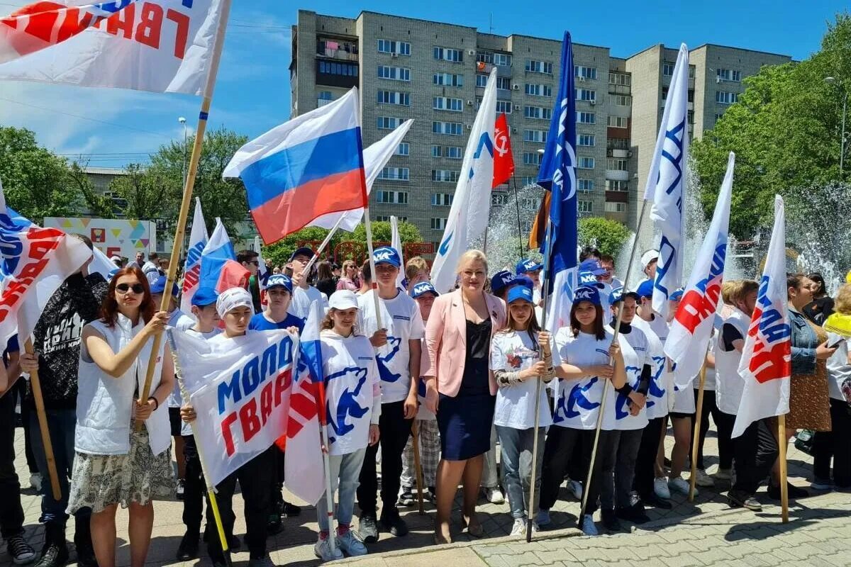 Уссурийск участник сво. Доброволец Приморский край. Молодая гвардия Единой России это флешмоб. Волонтеры исторической памяти. Сво акция патриотическая.