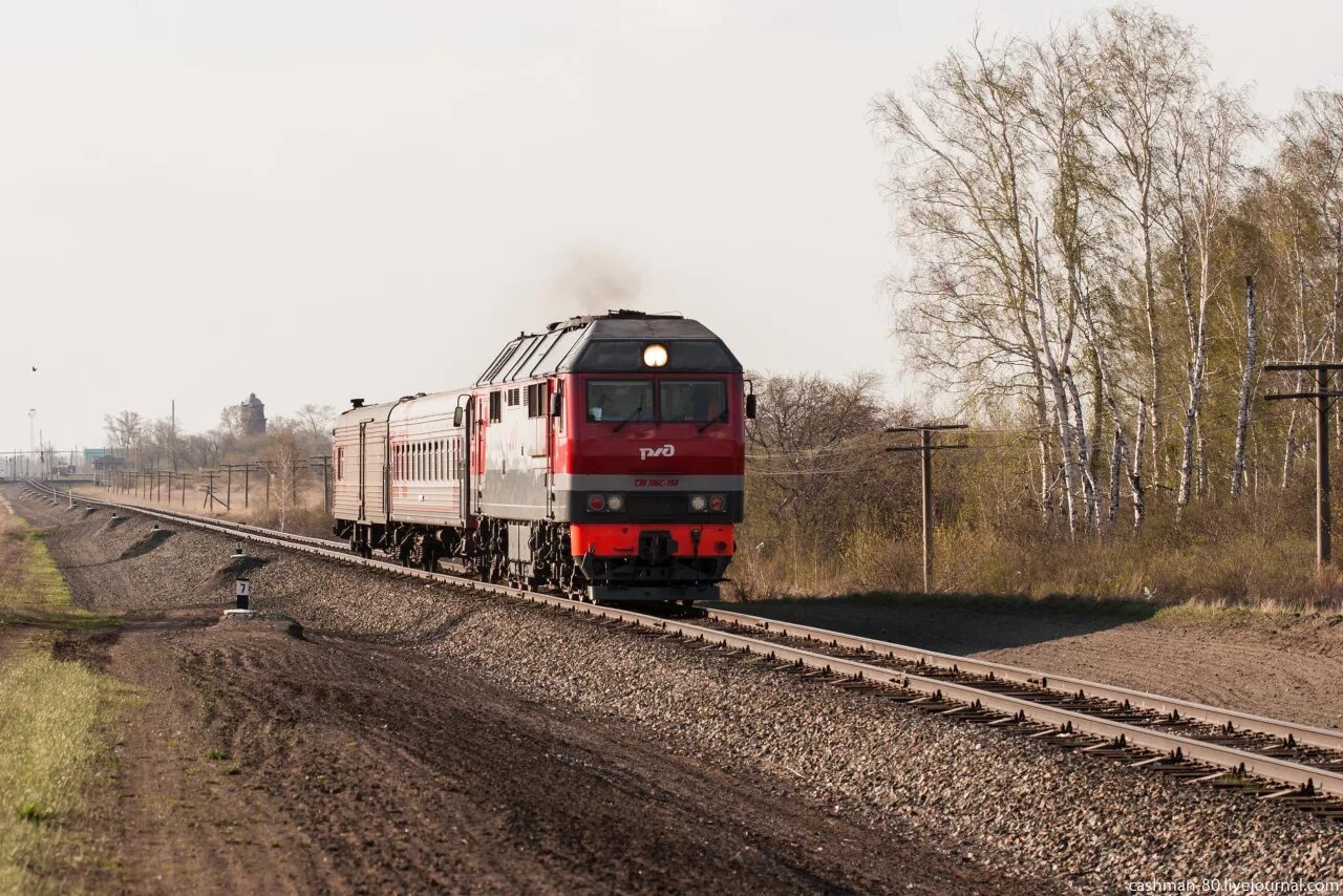 Поезд новосибирск карасук. Locomotive tep70. Поезд дальнего следования тэп70. Железная дорога Купино Татарская.