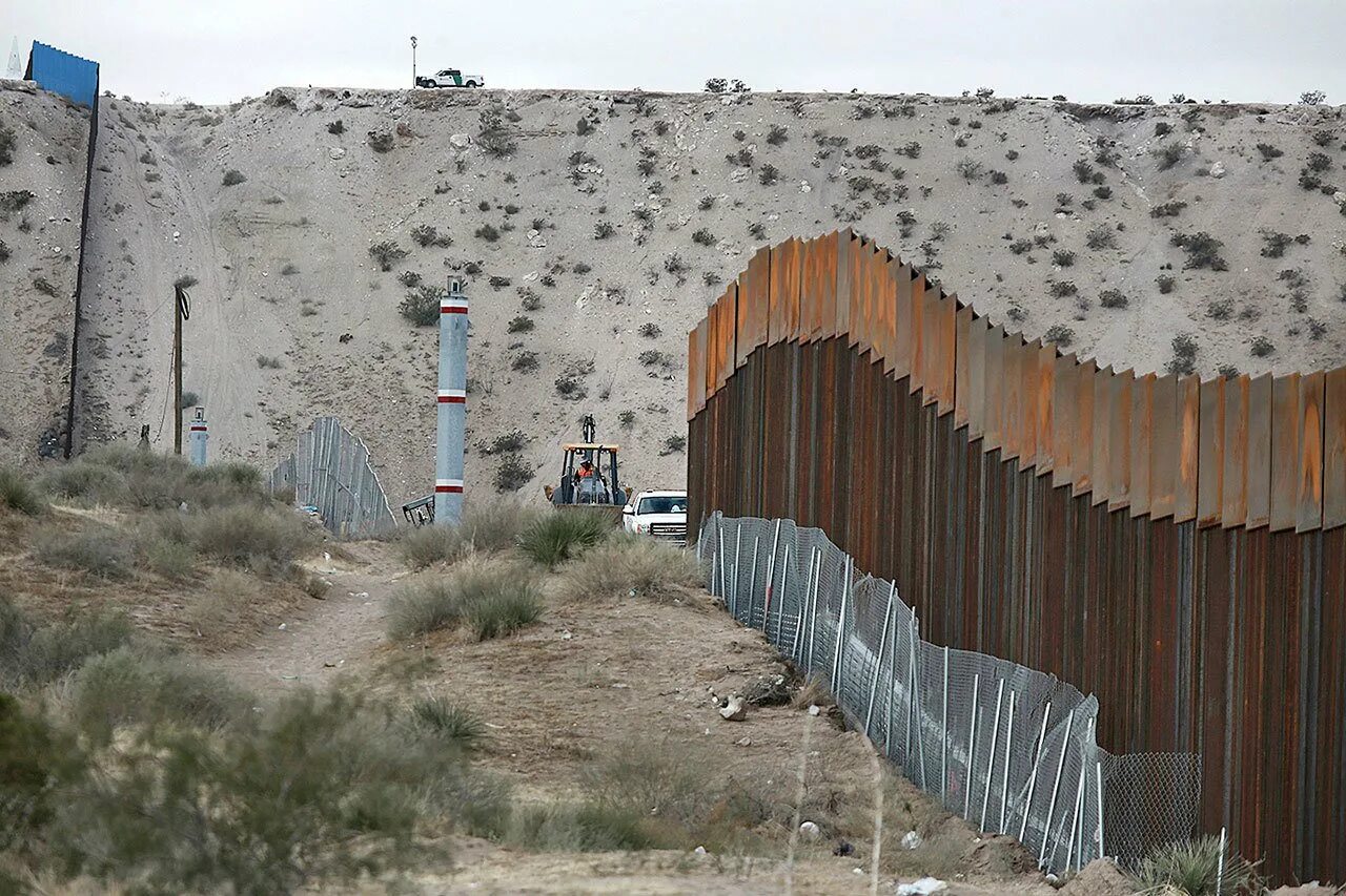 Border area. Граница Мексики и США. Границы США. Texas Mexican border. Подробное фото стены Техас Мексика.