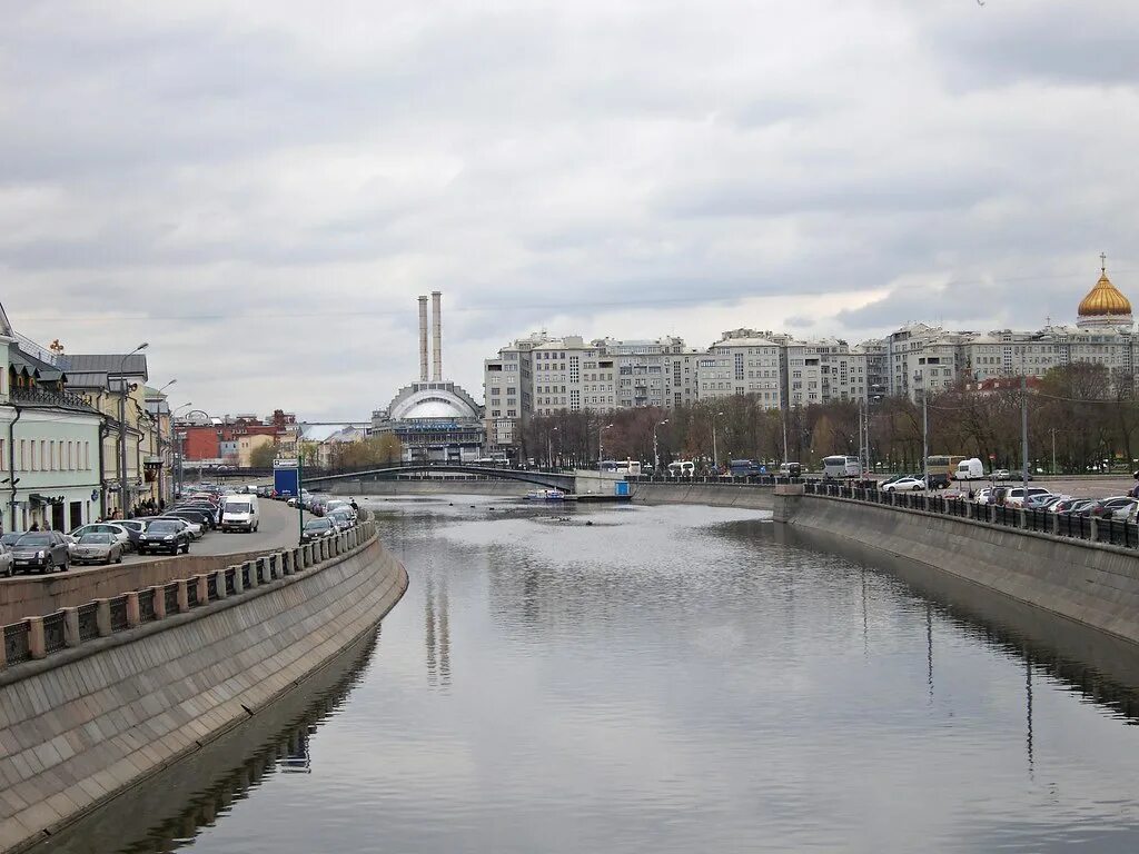 Водоотводный канал и остров Балчуг в Москве. Москва река водоотводной канал. Обводной канал Москва. Обводный канал и Москва река. Московский обводный канал