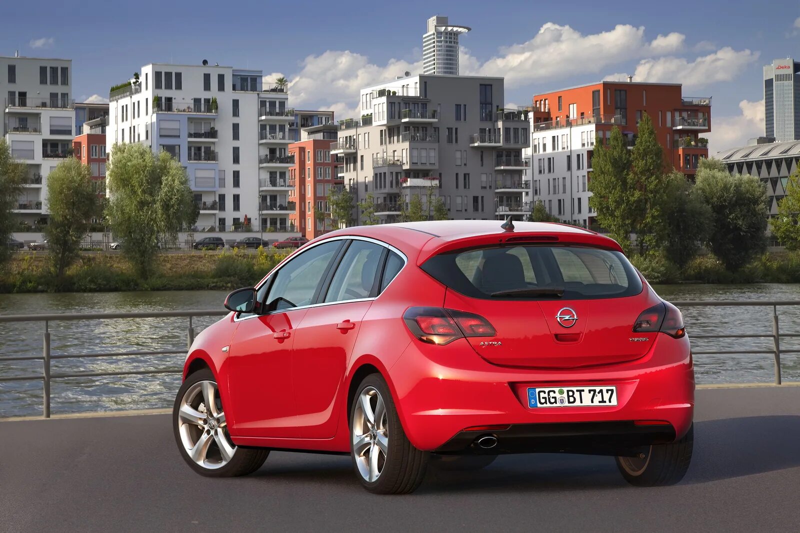 Красивые хэтчбеки. Opel Astra Hatchback 2010. Opel Vauxhall Astra.