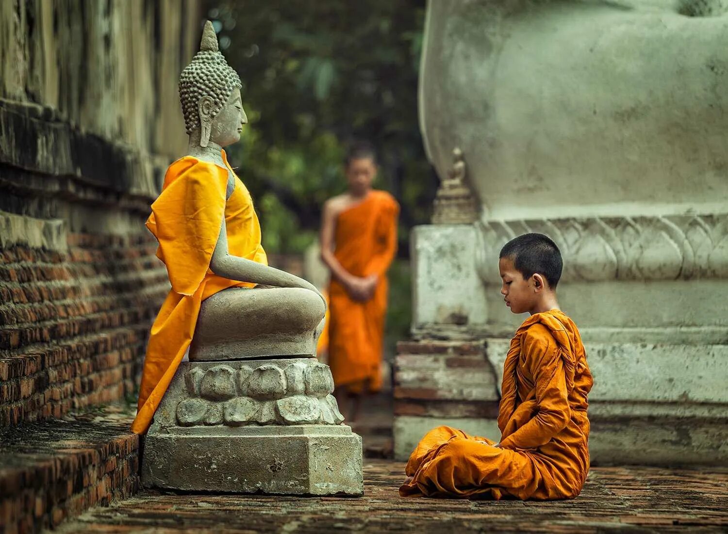 Тхеравада-хинаяна. Будда Гаутама. Буддистский монах Тибет. Сиддхартха Гаутама Трипитака.