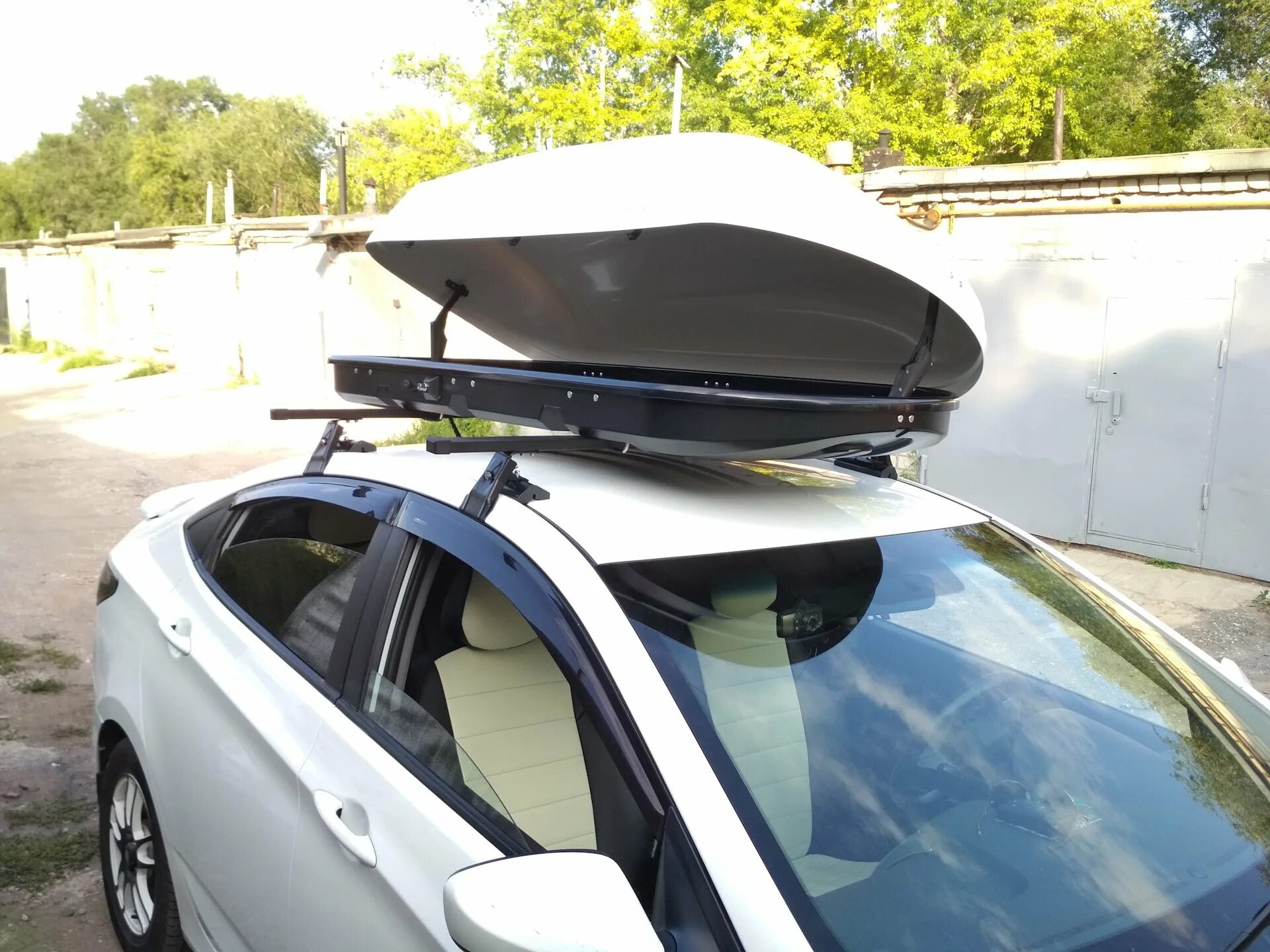 Багажник бокс Hyundai i30. Багажник на крышу Солярис 2. Багажник на крышу Hyundai Solaris. Бокс багажник Хюндай Солярис.